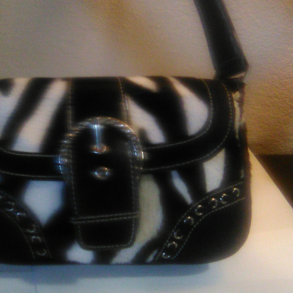 Zebra black and white small shoulder bag.